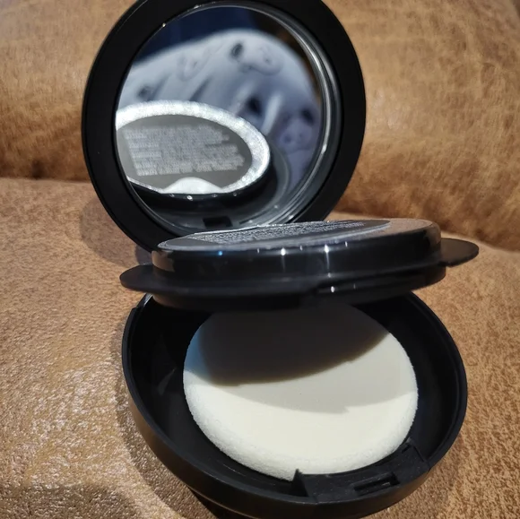 M•A•C Studio Fix Tech NW47 - Picture 2 of 3